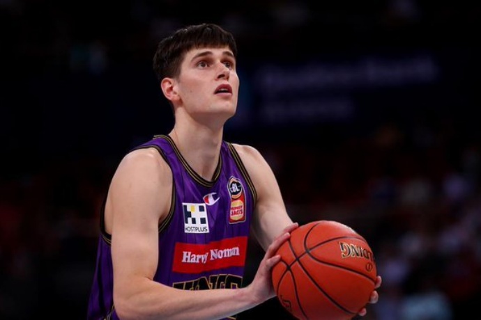 图希夏联首秀表现低迷,勇士惨败热火 图希夏联首秀表现低迷,勇士惨败热火