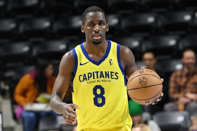 夏季联赛闪耀,大卫·琼斯与马刺达成双向合同 夏季联赛闪耀,大卫·琼斯与马刺达成双向合同