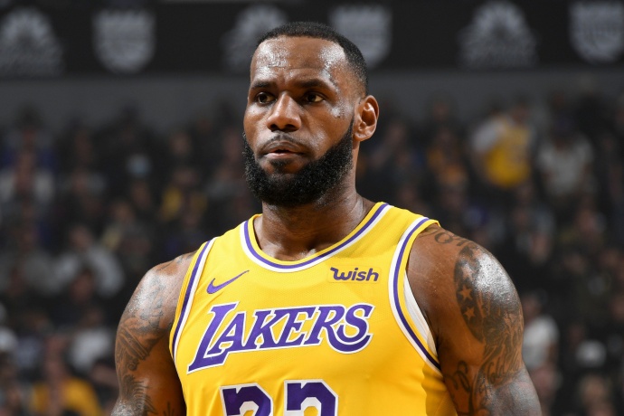 巨星争夺战提前打响:詹姆斯领衔超巨扎堆,湖人手握5400万空间 巨星争夺战提前打响:詹姆斯领衔超巨扎堆,湖人手握5400万空间