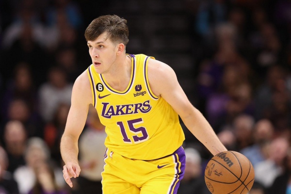 里夫斯拒绝1490万选项,目标直指3000万年薪:湖人薪资困局与自由市场博弈一触即发 里夫斯拒绝1490万选项,目标直指3000万年薪:湖人薪资困局与自由市场博弈一触即发